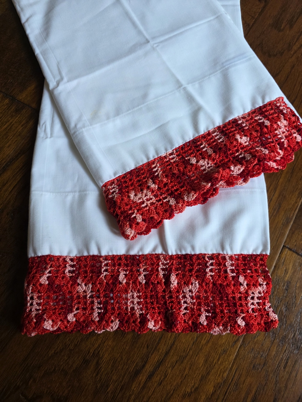 Vintage Cottagecore King Pillowcases Set 2 Red Pink Crochet Trim Pacific - New